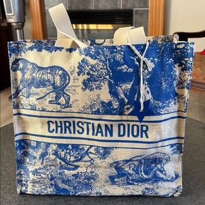 ⚜️⚜️Christian Dior Blue and Cream Straw Tote Bag⚜️⚜️